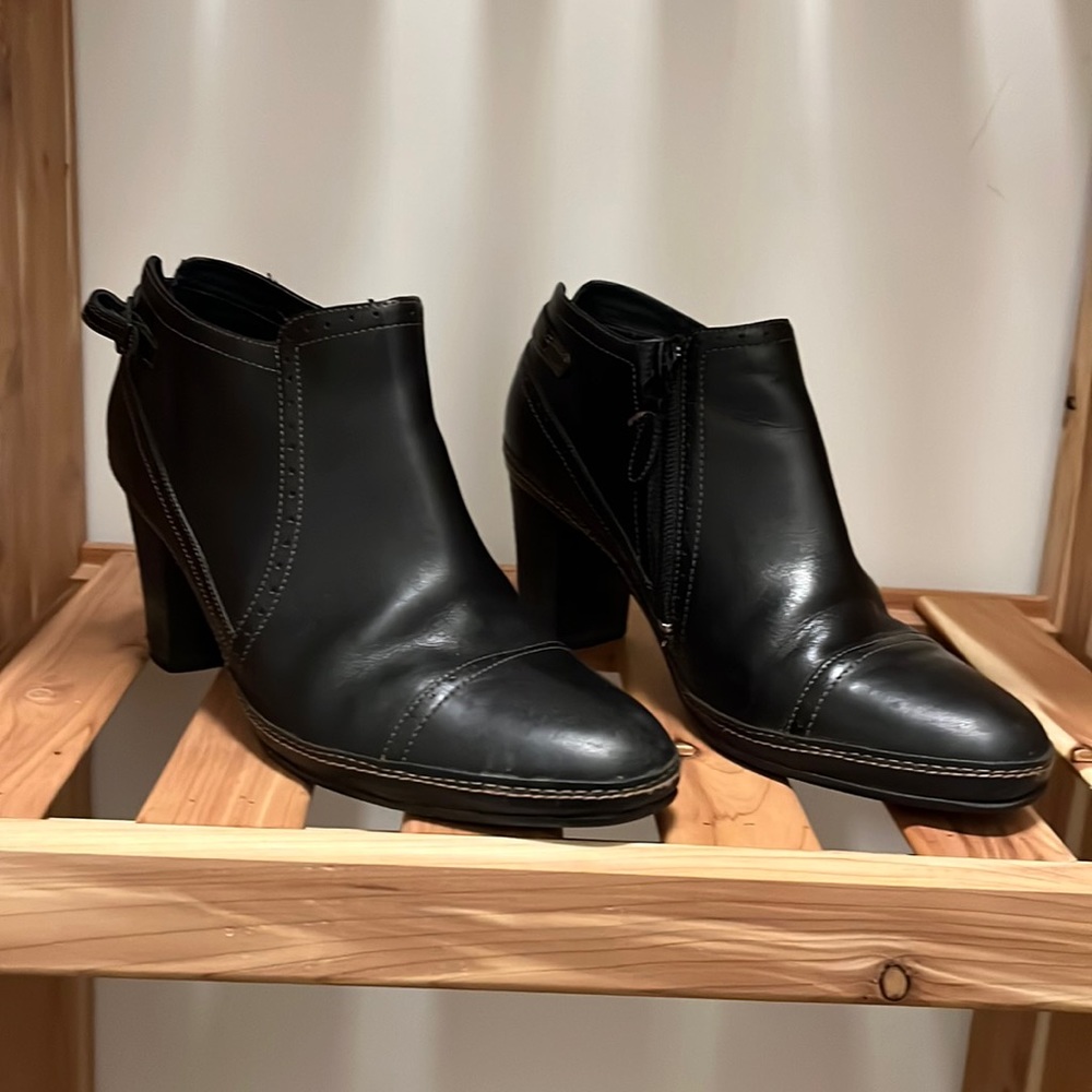 Clarks Artisan Black Shooties